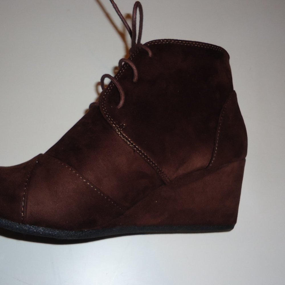 Dark Brown Vegan  Suede Lace Up Botties NEW - Picture 11 of 12